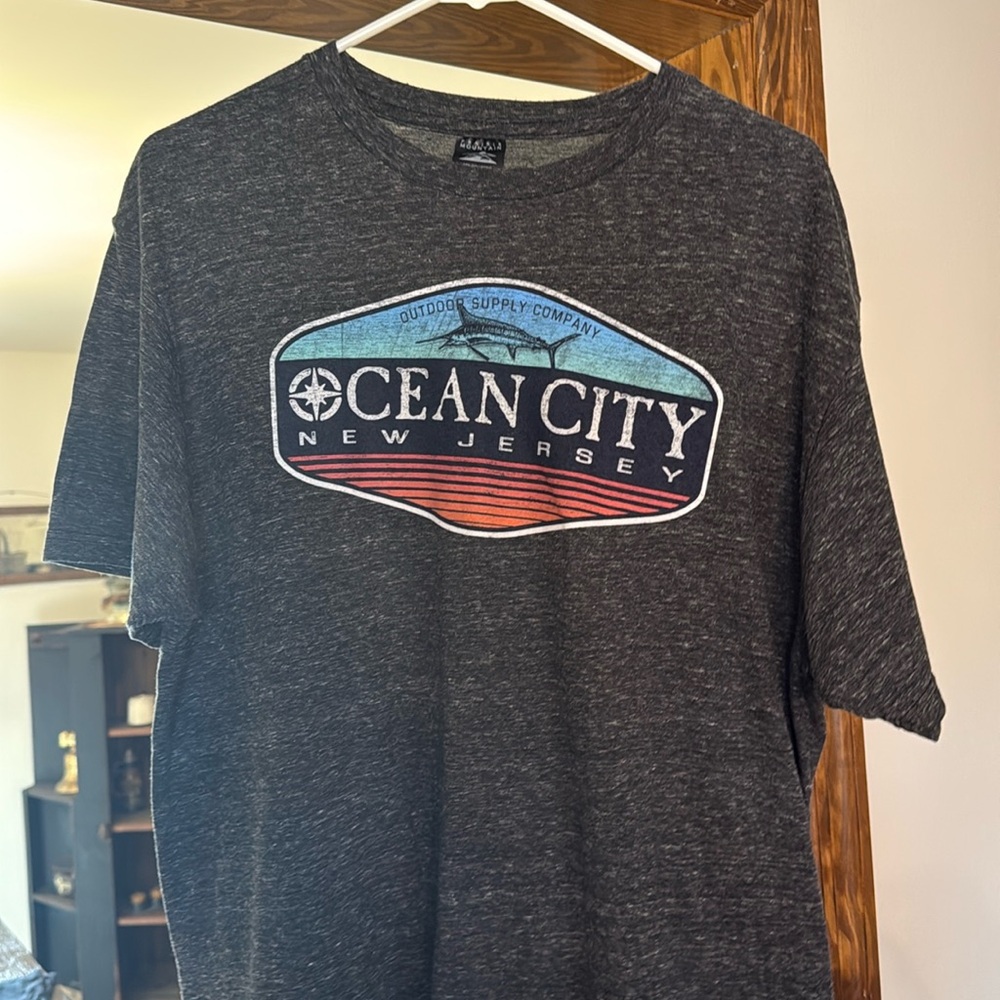 Men’s Large Graphic Tee